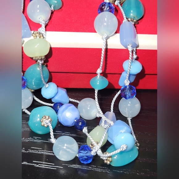 Talbots 3 Strand Blue Aqua Green Glass Silver Ton Statement Necklace Vintage NWT - Picture 2 of 6